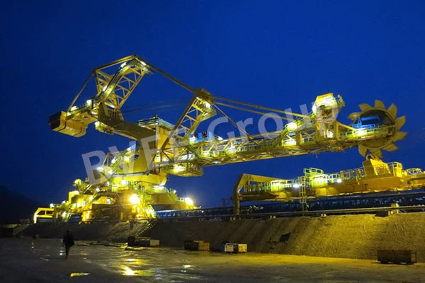 Bucket wheel stacker reclaimer